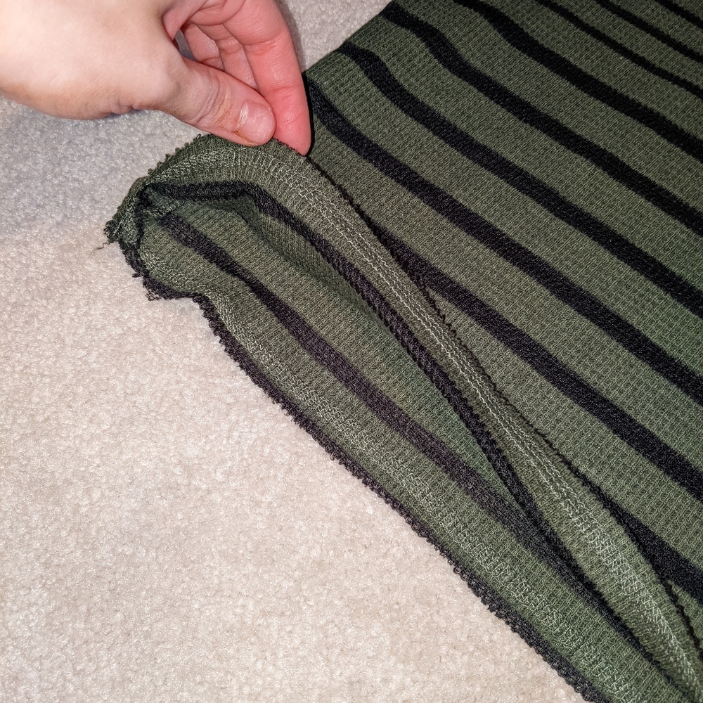 Nwt Hybrid threads green & black striped long sleeve top - Picture 4 of 13